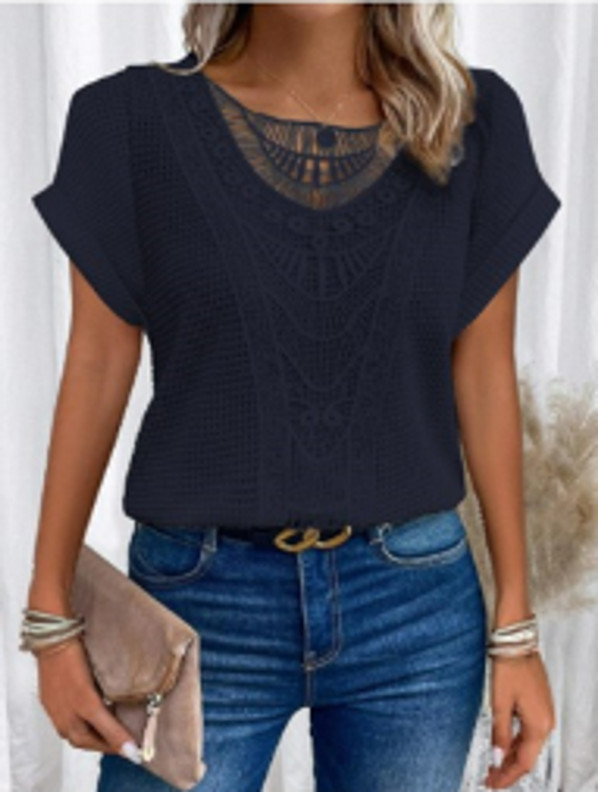 Leora™ - Top met Ronde Hals en Kantafwerking